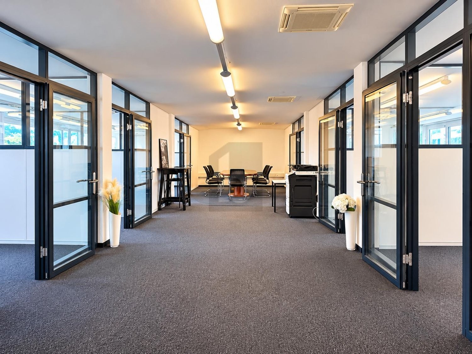 380m² office