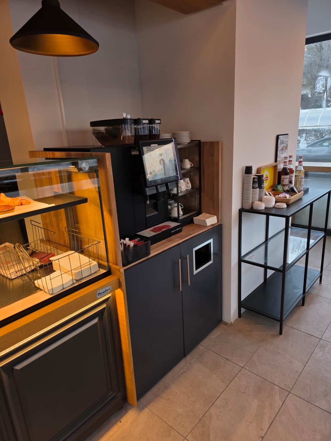 193m² shop, photo 6 of 10