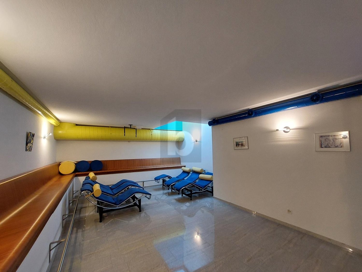 393m² practice, photo 3 of 4