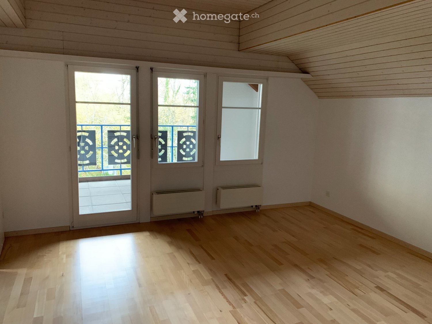 Appartamento di 3 ½ locali con due balconi e una bella vista

A Walzenhausen affittiamo un luminoso e accogliente appartamento di 3.5 locali al 4° piano.

l'appartamento convince per una piacevole disposizione degli spazi e ben due balconi, che offrono comfort abitativo aggiuntivo e spazio per il re