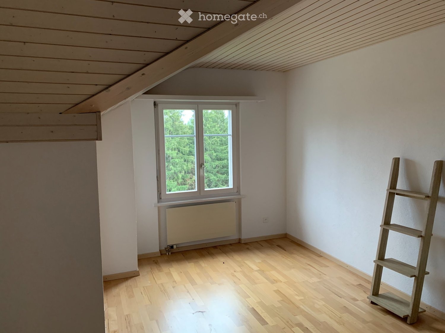 Appartamento di 3 ½ locali con due balconi e una bella vista

A Walzenhausen affittiamo un luminoso e accogliente appartamento di 3.5 locali al 4° piano.

l'appartamento convince per una piacevole disposizione degli spazi e ben due balconi, che offrono comfort abitativo aggiuntivo e spazio per il re