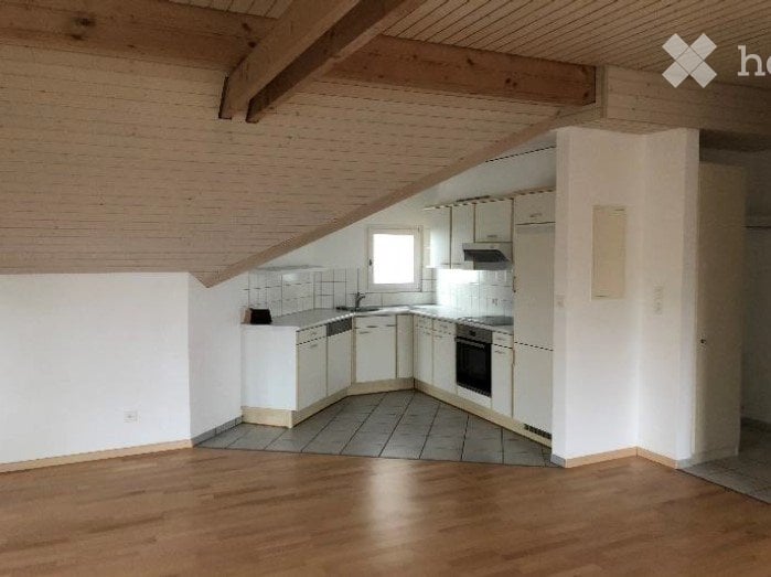 Appartamento di 3 ½ locali con due balconi e una bella vista

A Walzenhausen affittiamo un luminoso e accogliente appartamento di 3.5 locali al 4° piano.

l'appartamento convince per una piacevole disposizione degli spazi e ben due balconi, che offrono comfort abitativo aggiuntivo e spazio per il re