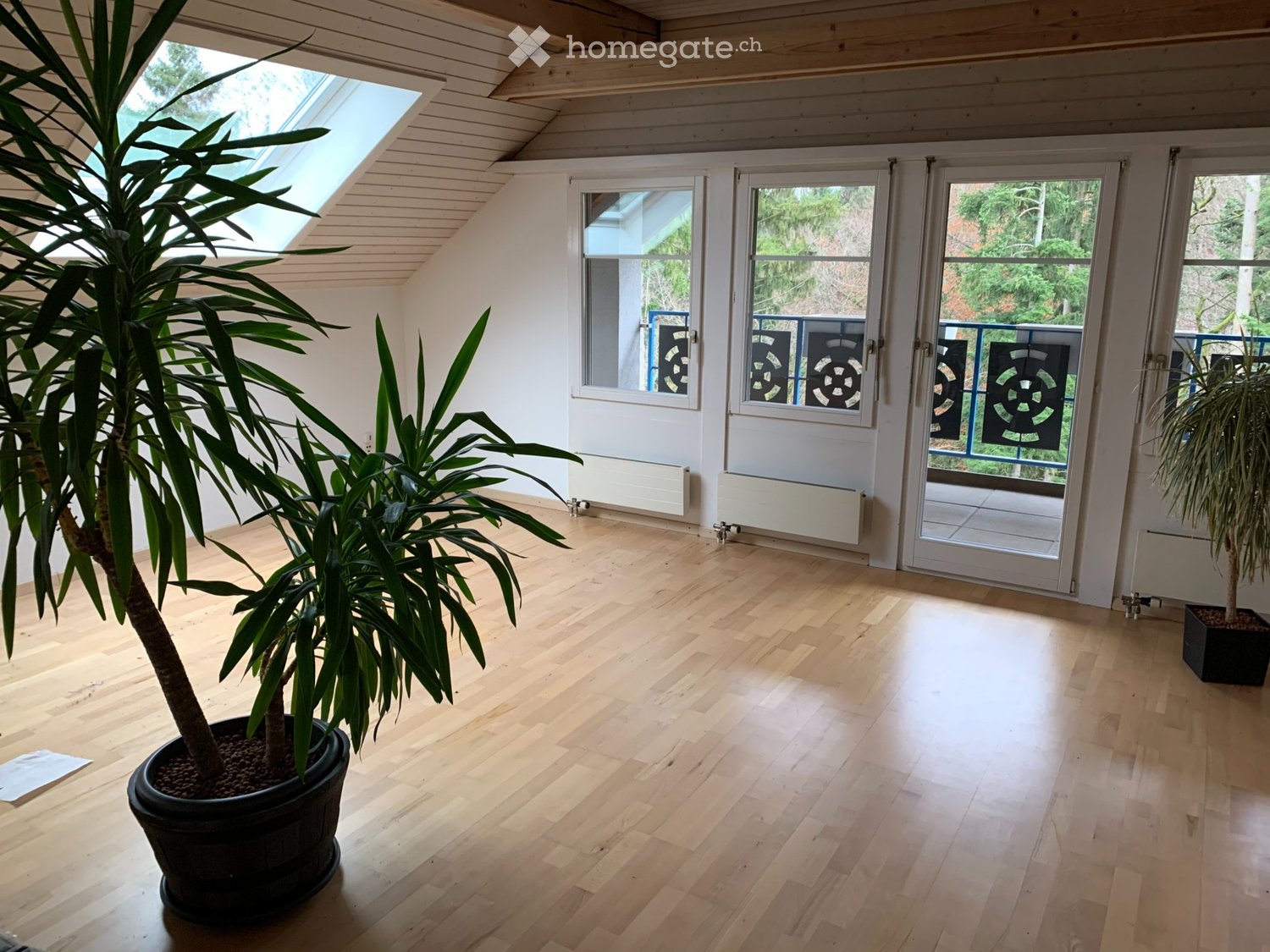 Appartamento di 3 ½ locali con due balconi e una bella vista

A Walzenhausen affittiamo un luminoso e accogliente appartamento di 3.5 locali al 4° piano.

l'appartamento convince per una piacevole disposizione degli spazi e ben due balconi, che offrono comfort abitativo aggiuntivo e spazio per il re