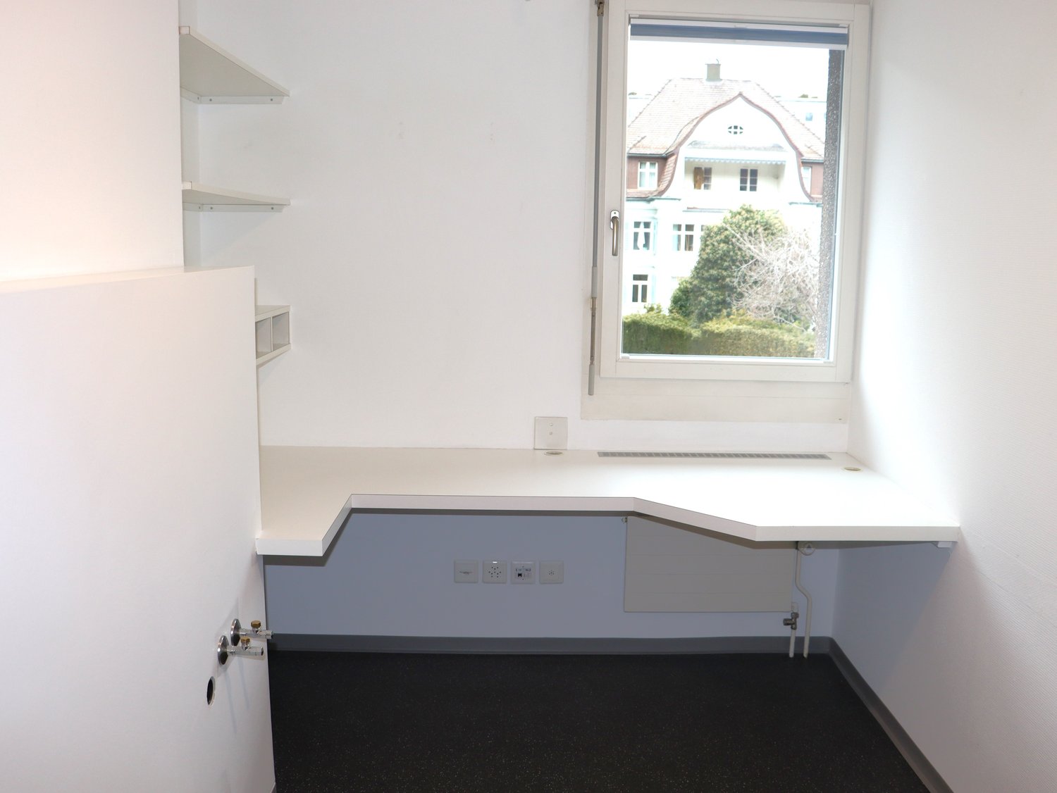 136m² commercial