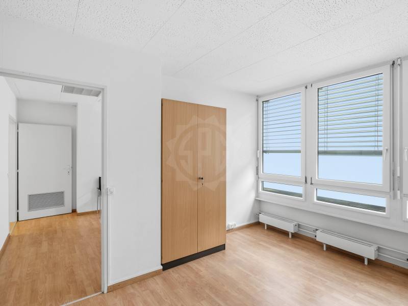 165m² office