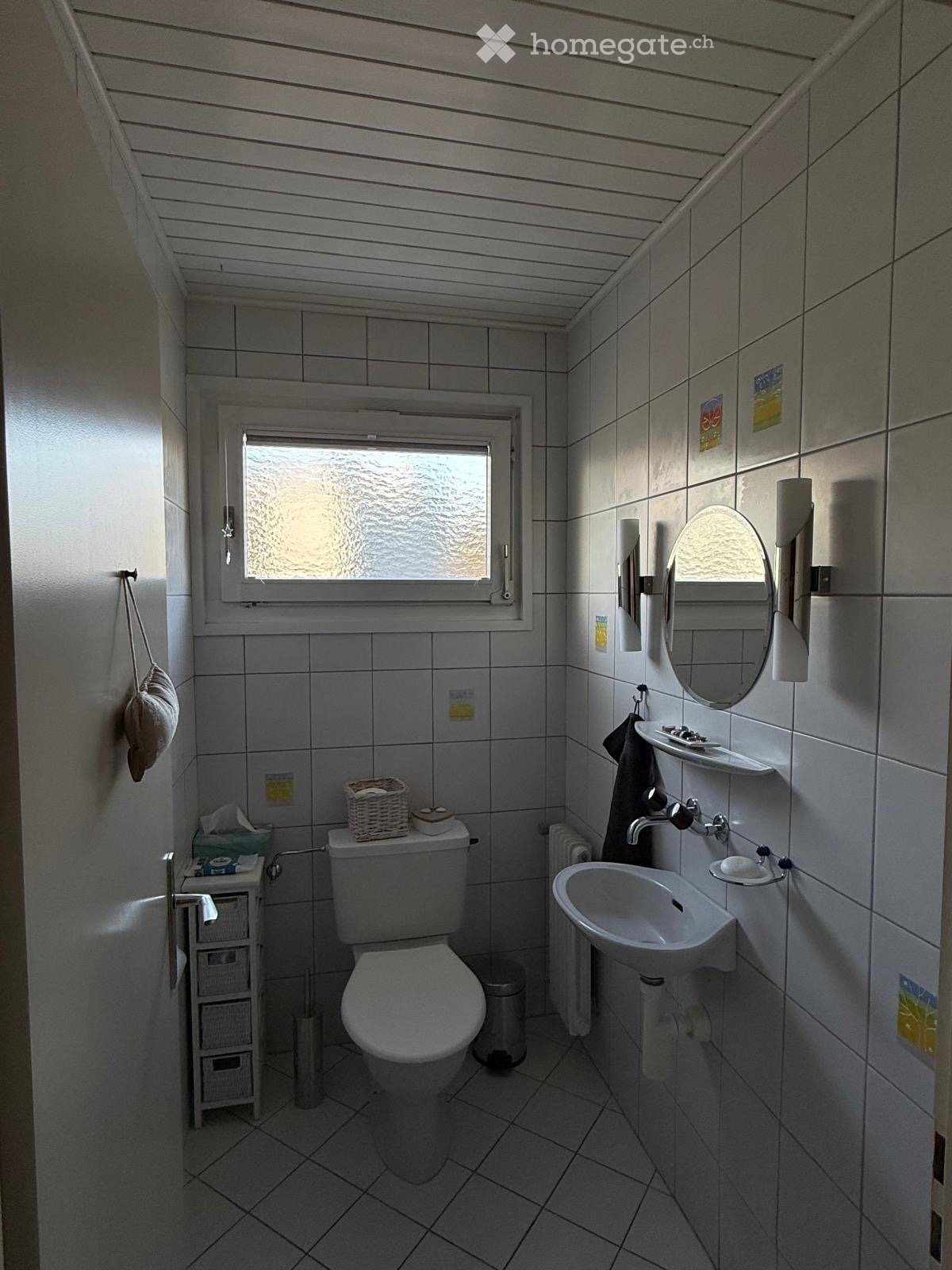 5 ½ rooms single house

Semi-detached house attached to a former carpentry workshop.

First floor (130m2)
\-------------------------
3 bedrooms
1 large living/dining room
1 eat-in kitchen
1 bathroom, 1 shower, 1 separate WC
1 large terrace (73m2)

Ground floor
\-------------------
1 office (13.6 m2), photo 9 of 10