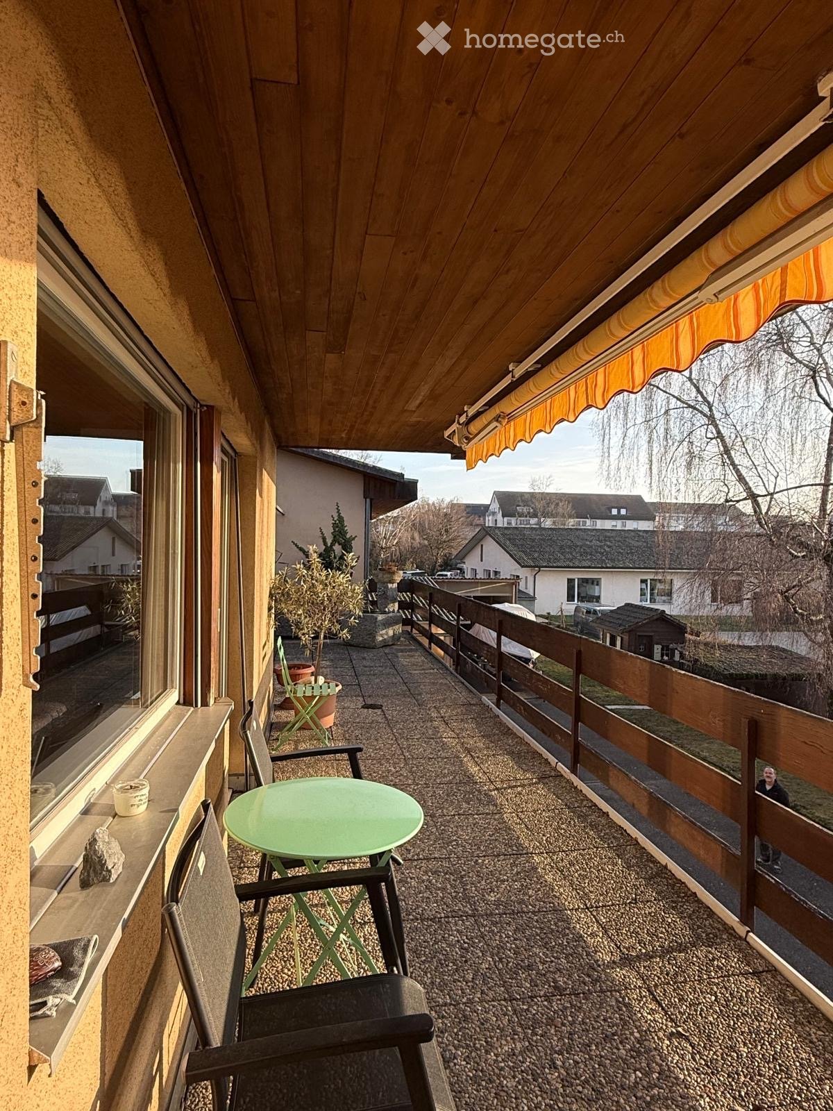 5 ½ rooms single house

Semi-detached house attached to a former carpentry workshop.

First floor (130m2)
\-------------------------
3 bedrooms
1 large living/dining room
1 eat-in kitchen
1 bathroom, 1 shower, 1 separate WC
1 large terrace (73m2)

Ground floor
\-------------------
1 office (13.6 m2), photo 6 of 10