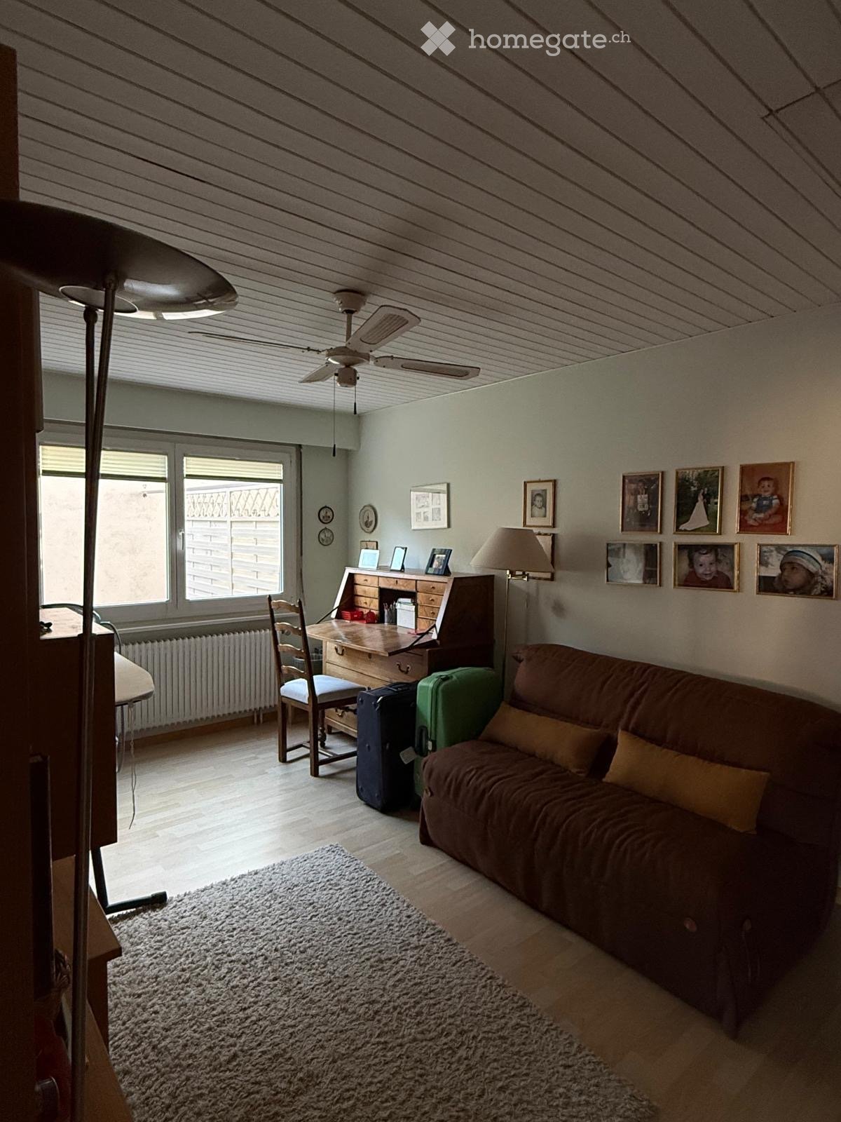 5 ½ rooms single house

Semi-detached house attached to a former carpentry workshop.

First floor (130m2)
\-------------------------
3 bedrooms
1 large living/dining room
1 eat-in kitchen
1 bathroom, 1 shower, 1 separate WC
1 large terrace (73m2)

Ground floor
\-------------------
1 office (13.6 m2), photo 4 of 10