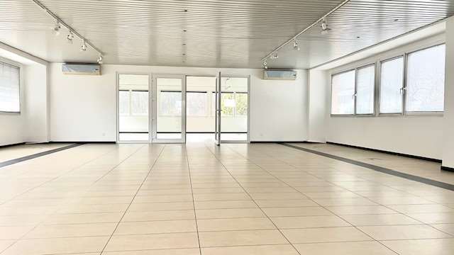 Office, photo 1 of 10