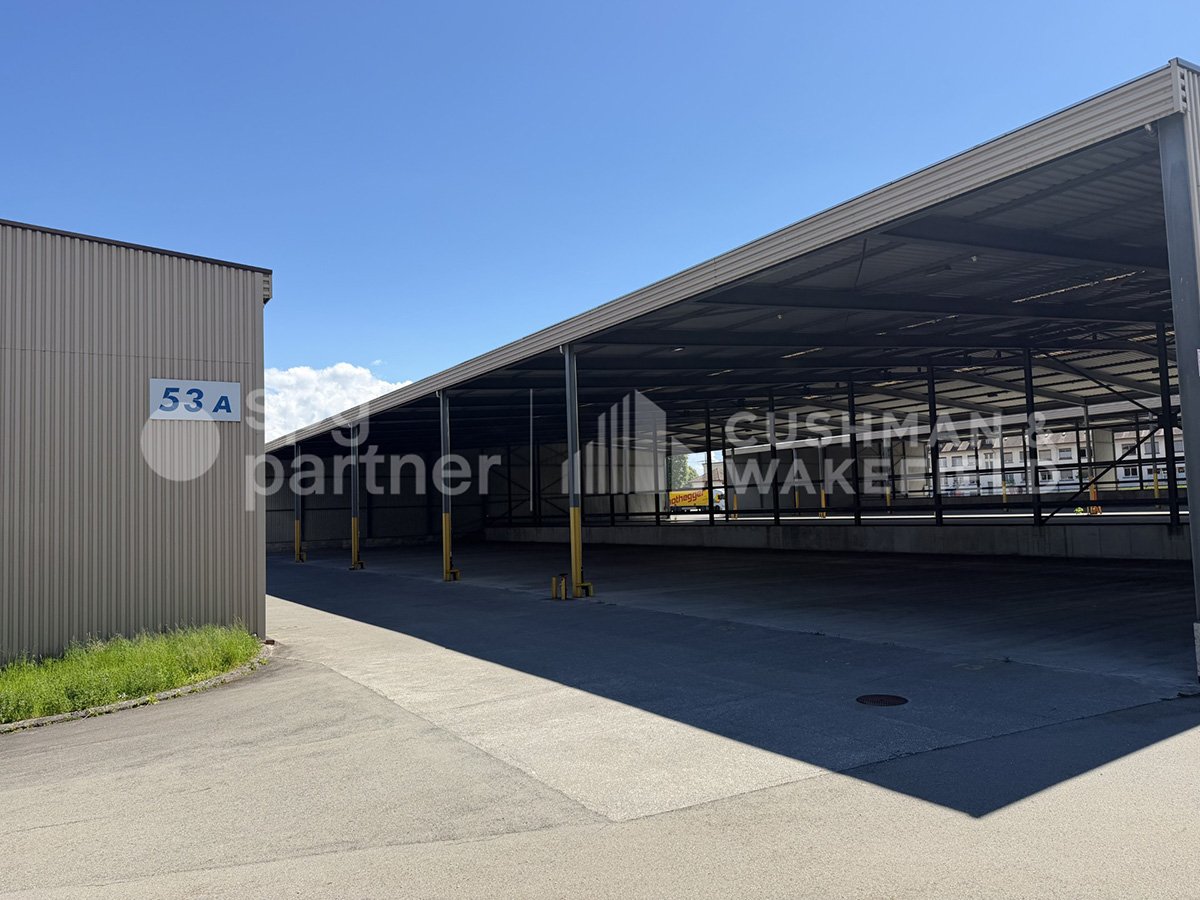 1000m² commercial

Covered storage halls of 12'000 m², divisible from 1'000 m², ready for your project!

Between Genève and Lausanne, St-Prex benefits from a strategic positioning in the heart of the Arc lémanique.

The site consists of three covered storage halls, designed exclusively for industria, photo 6 of 6