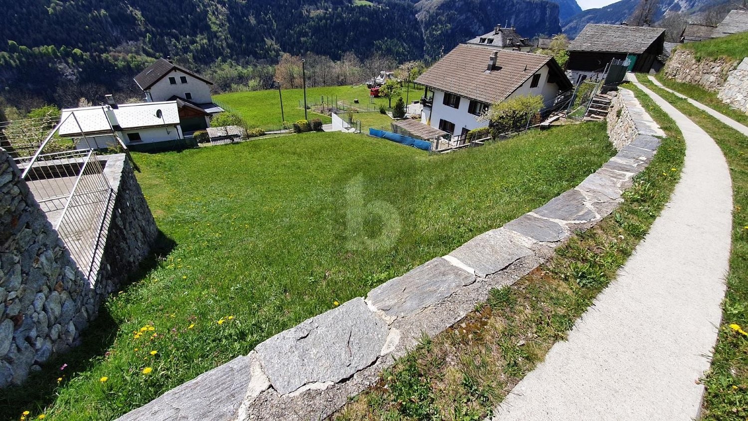 541m² building land