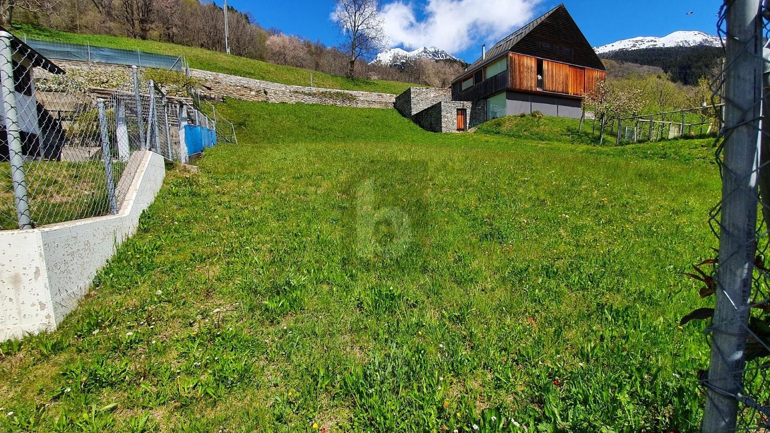 541m² building land