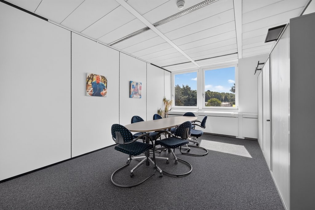 352m² office, photo 6 of 9