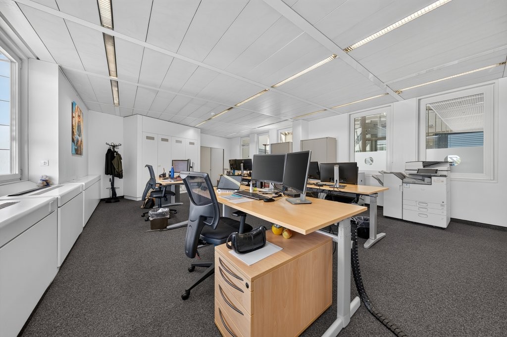 352m² office, photo 3 of 9