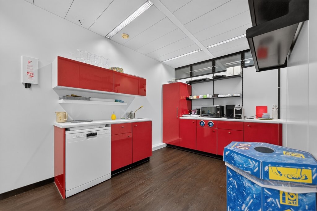 352m² office, photo 7 of 9
