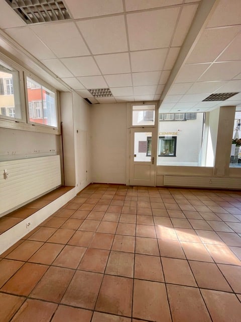 48m² negozio