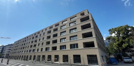 210m² shop, photo 1 of 10