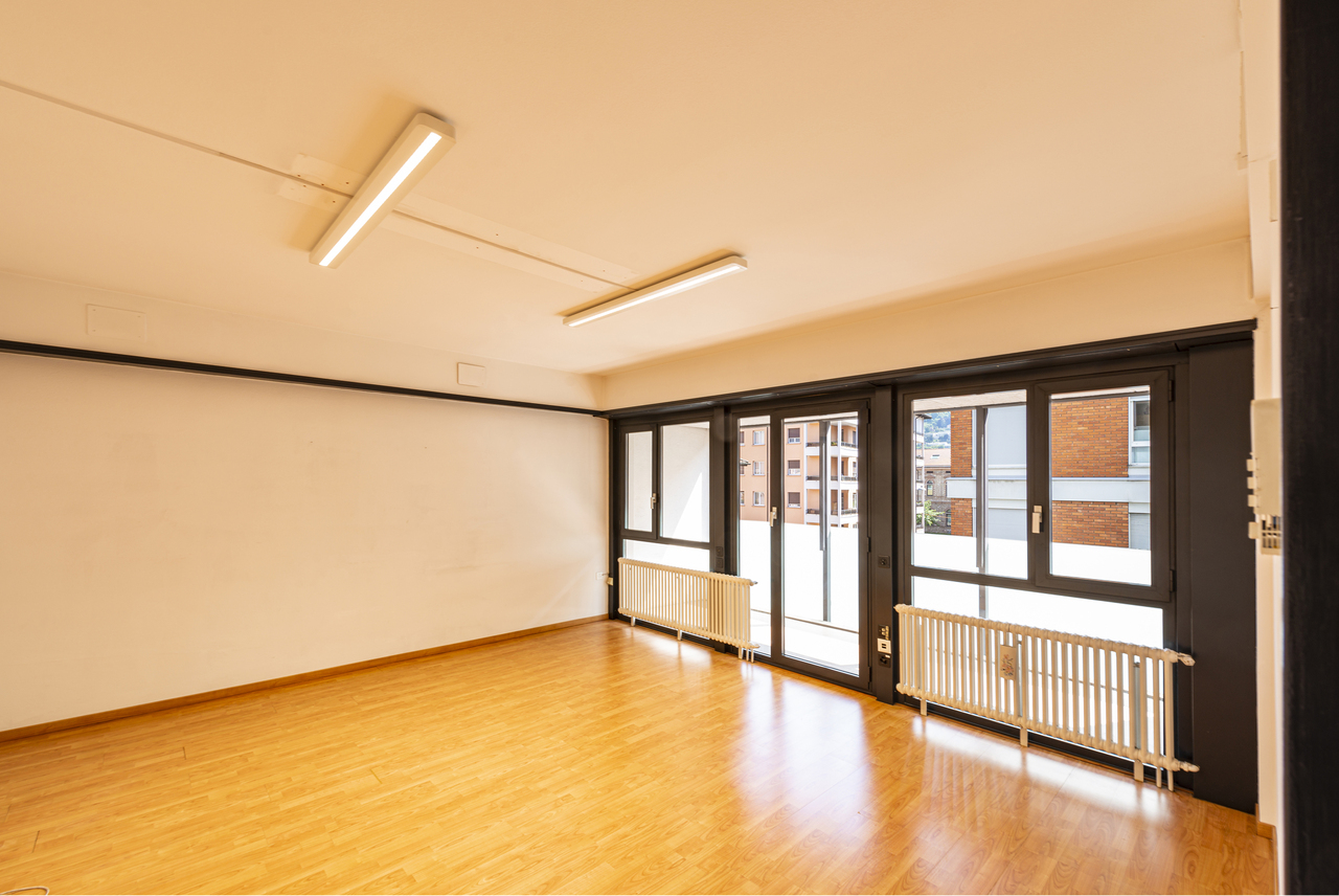 Office, photo 9 of 9
