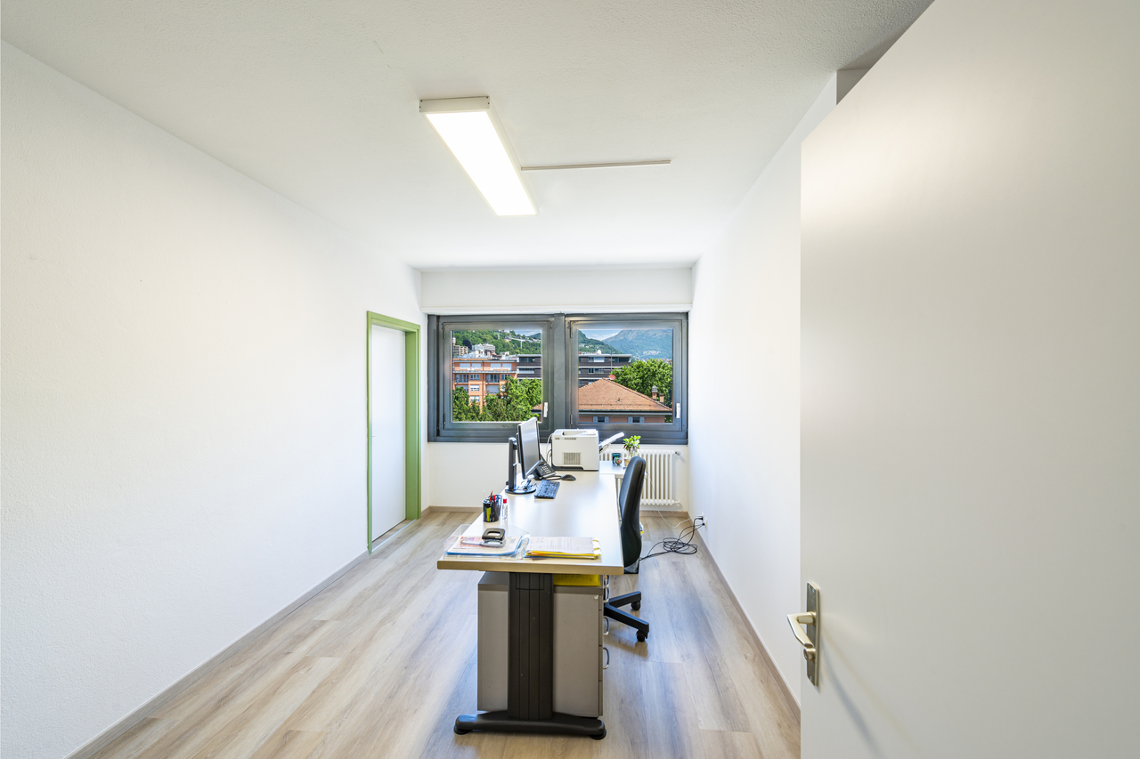 Office, photo 5 of 9