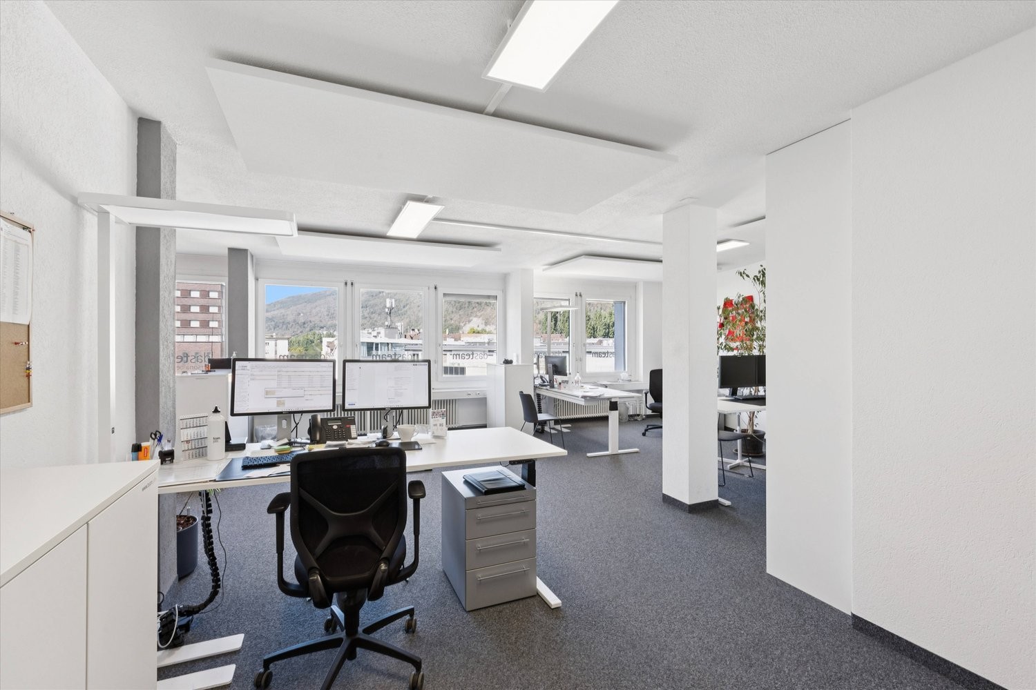 131m² office, photo 3 of 9