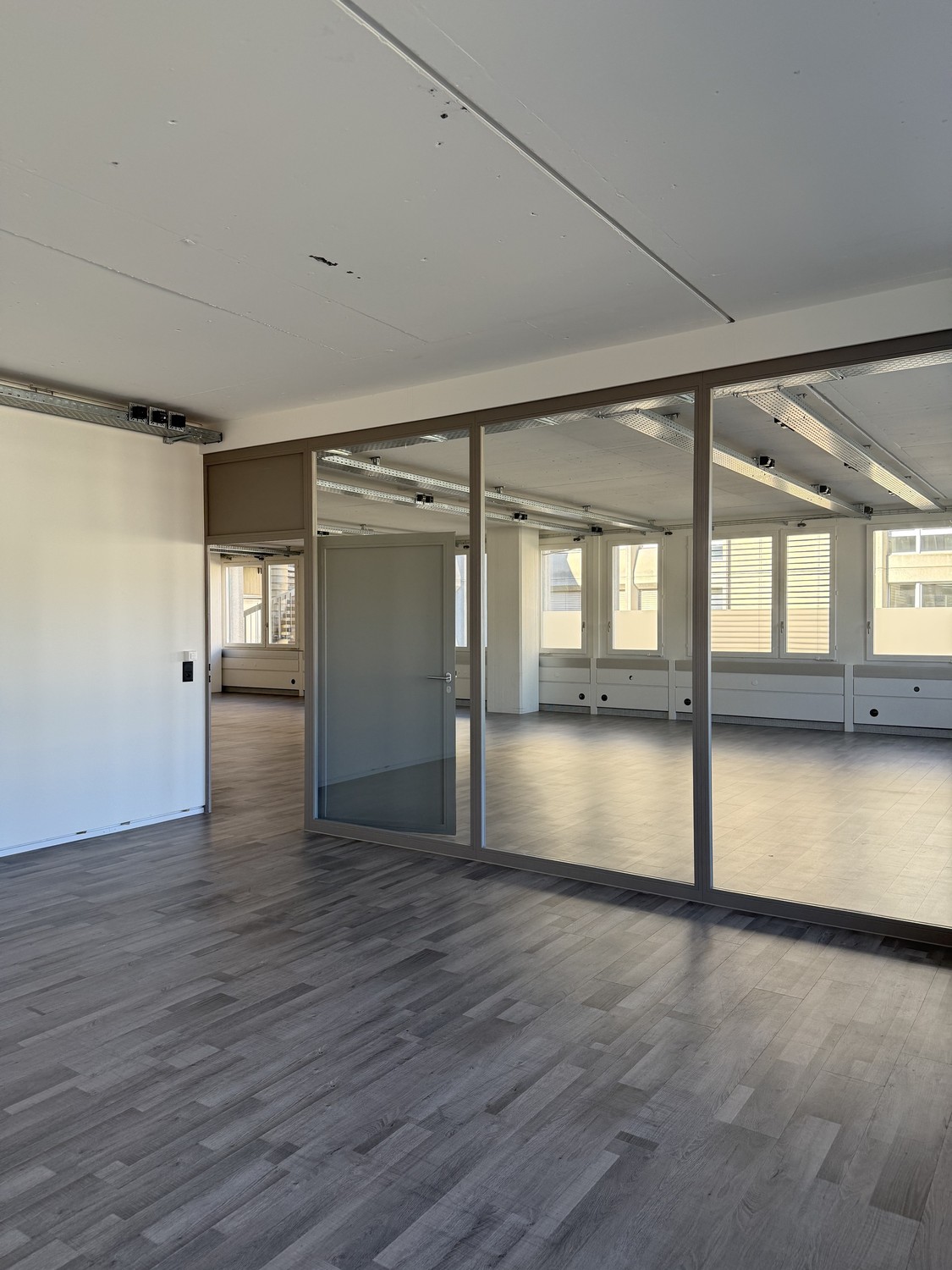 237m² office, photo 3 of 8