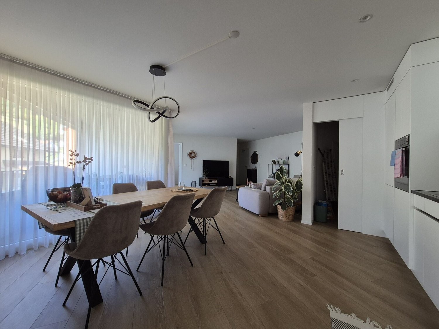 Living / commercial building, photo 2 of 10