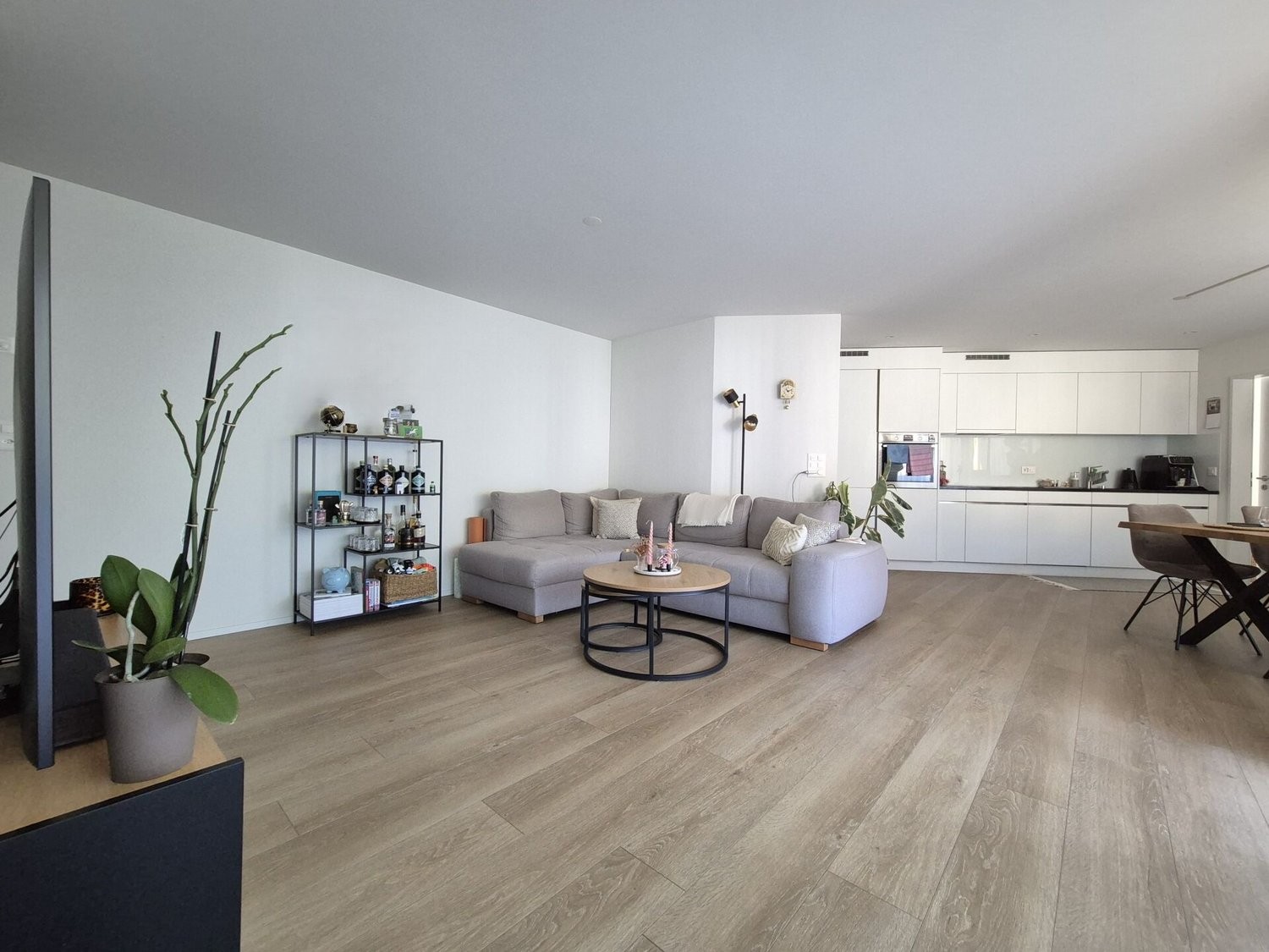 Living / commercial building, photo 1 of 10
