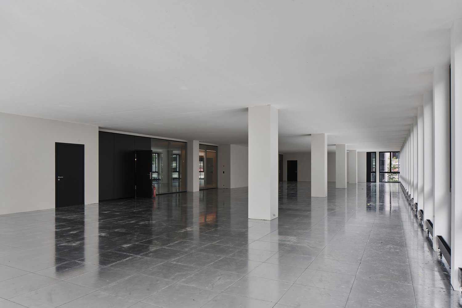 460m² commercial, photo 2 of 10