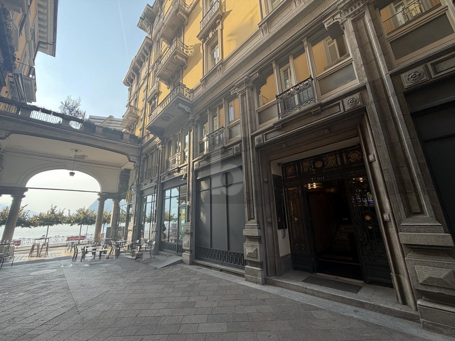 Living / commercial building