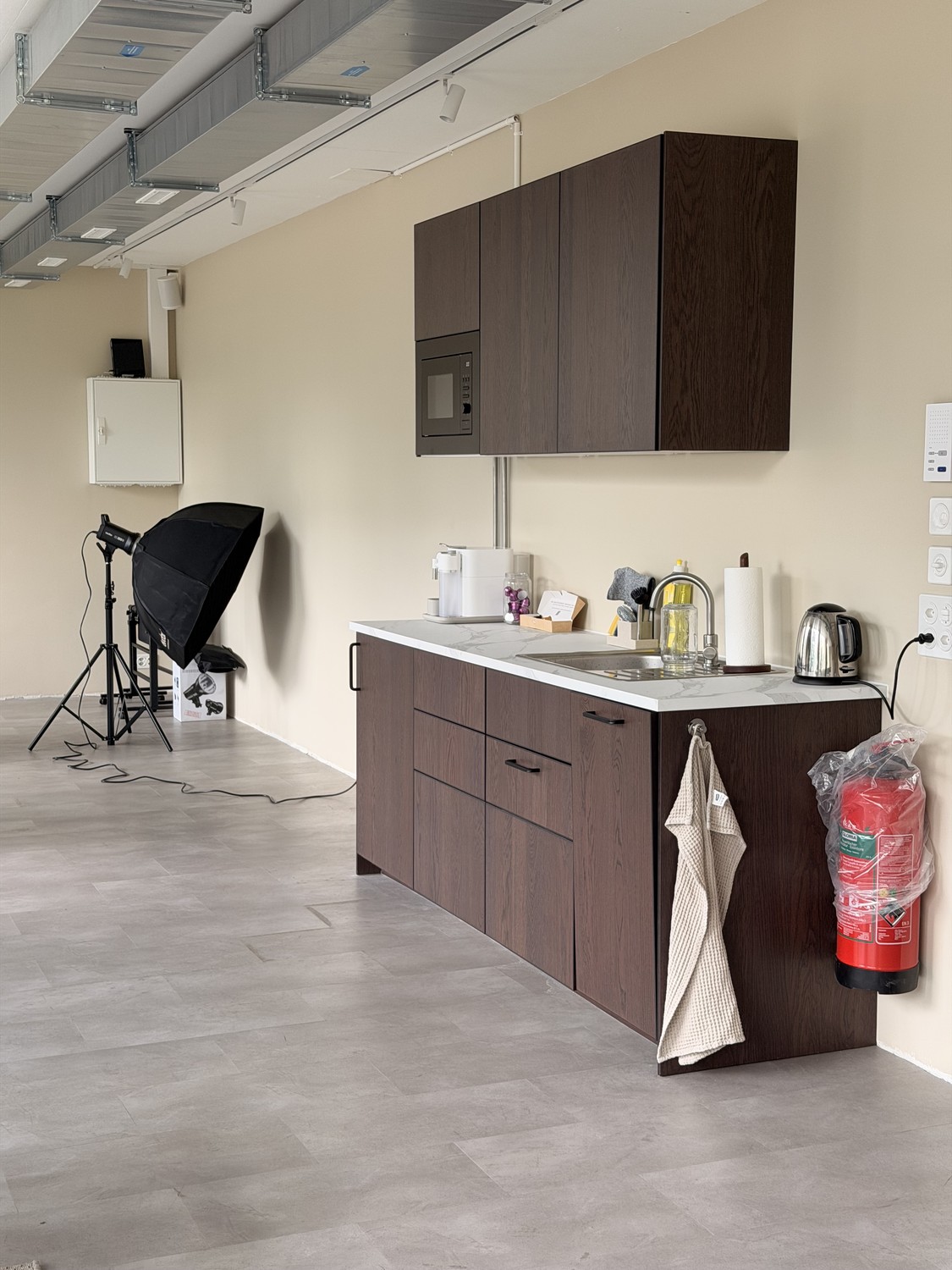 Commercial, photo 5 of 10