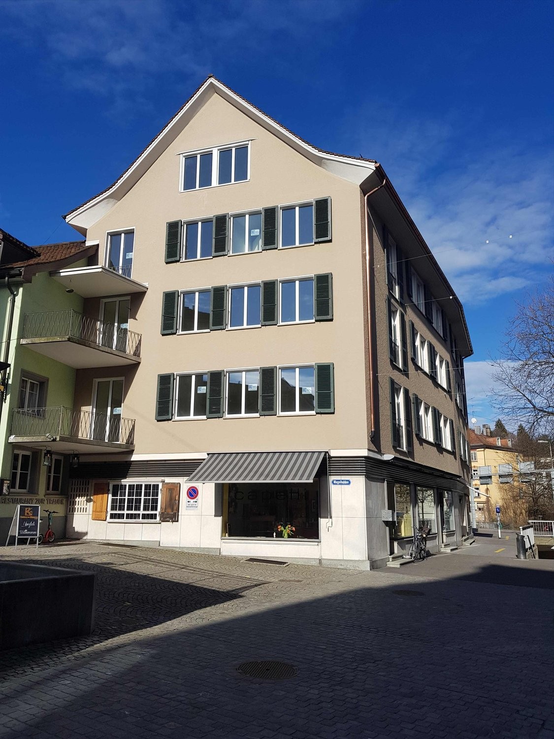 86m² shop