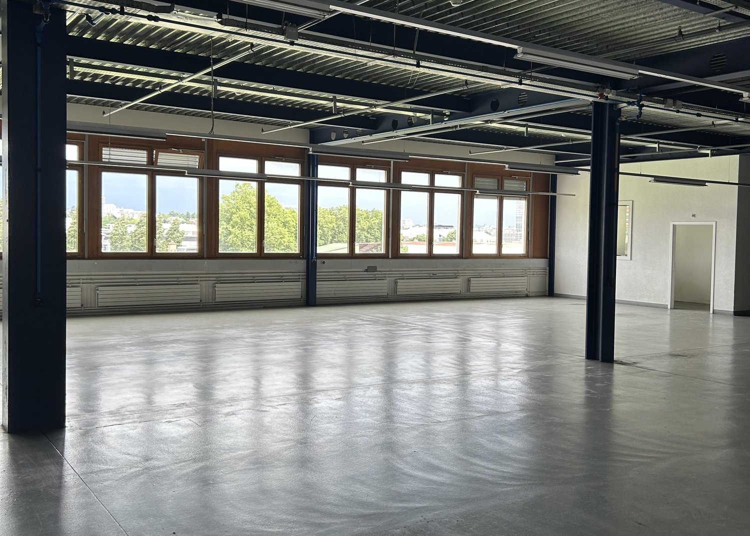 689m² industrial object, photo 3 of 10