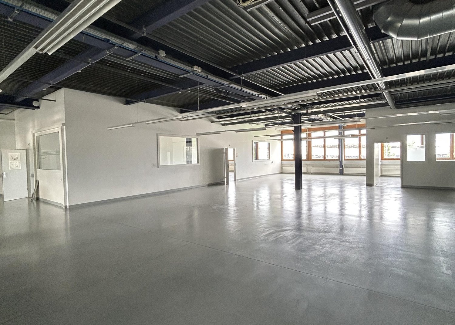 689m² industrial object, photo 4 of 10