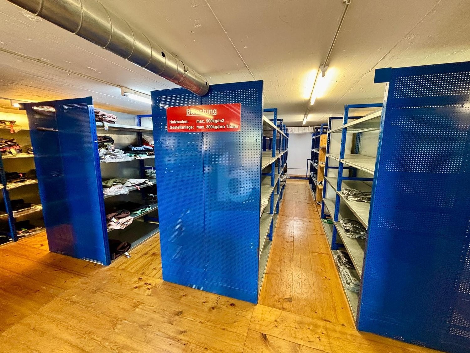 1080m² storage room, photo 2 of 4