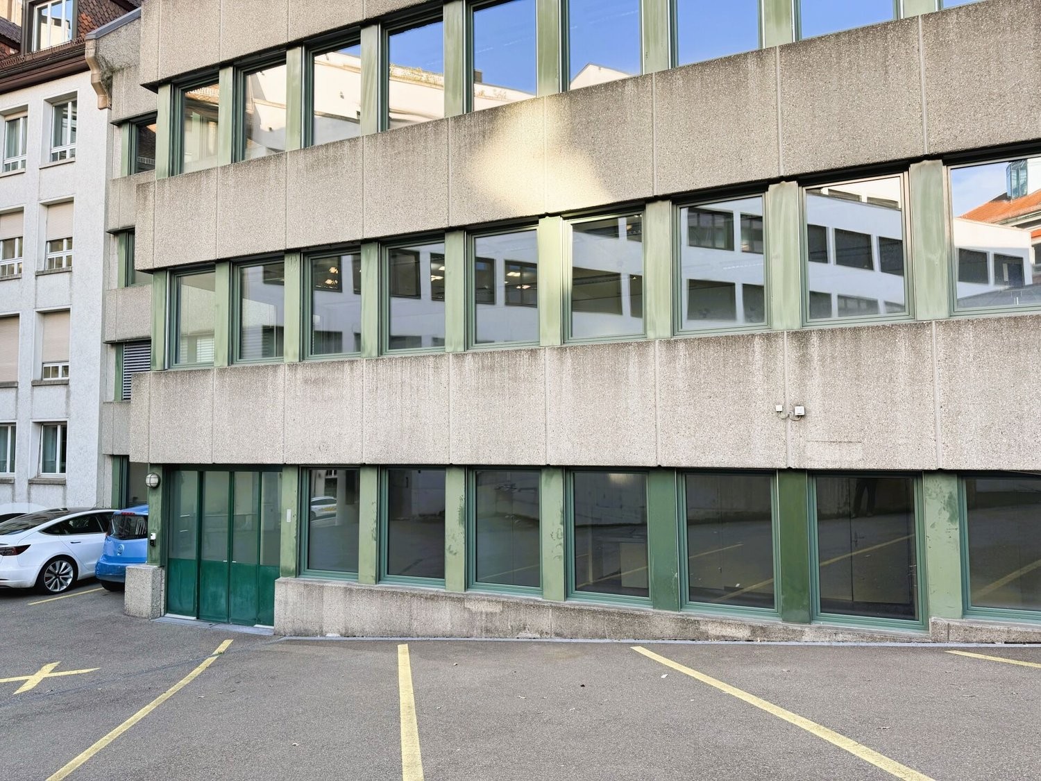 385m² commercial
