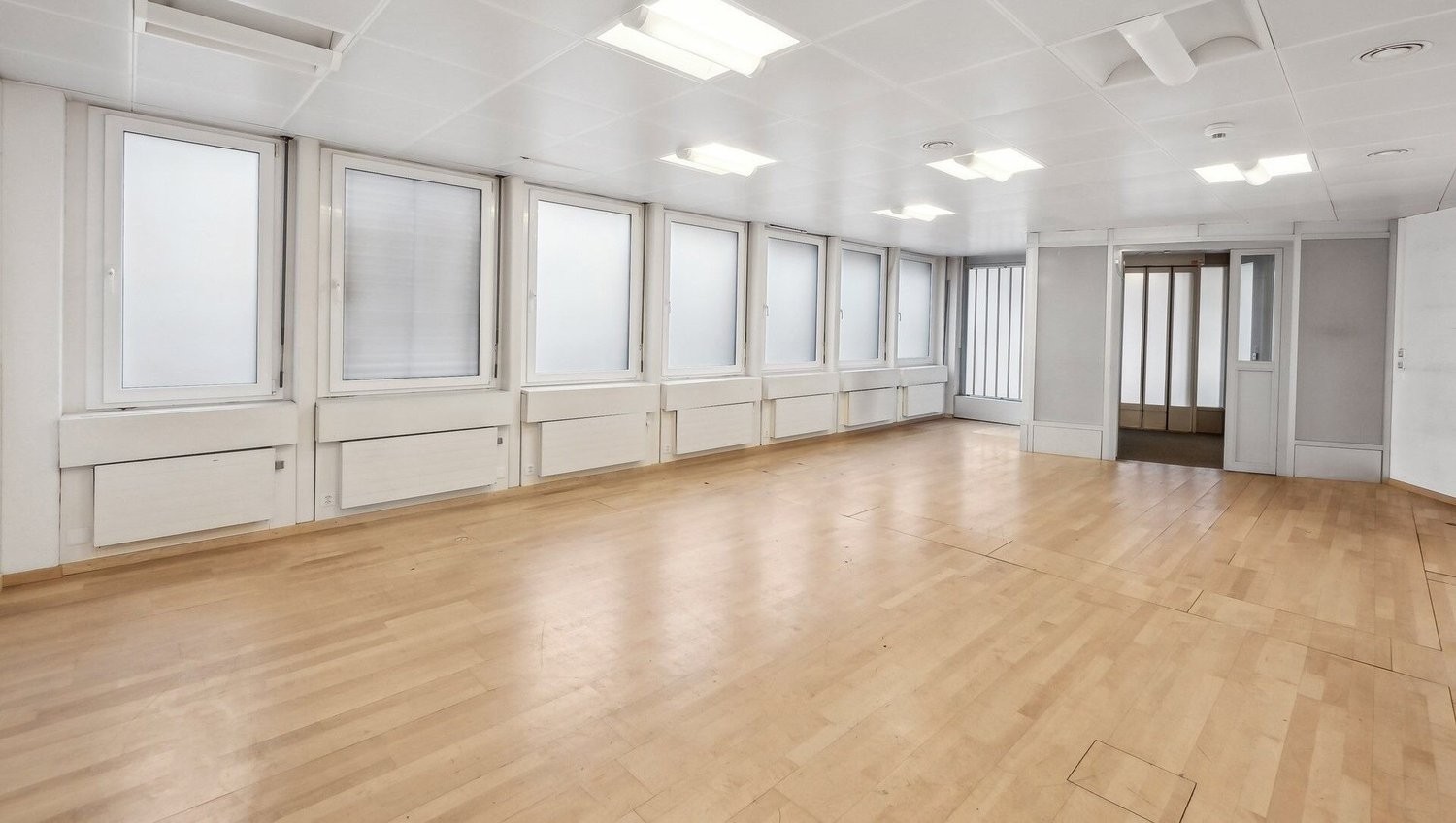 385m² commercial