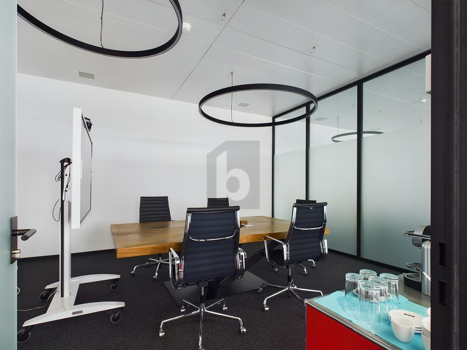 351m² office, photo 2 of 4