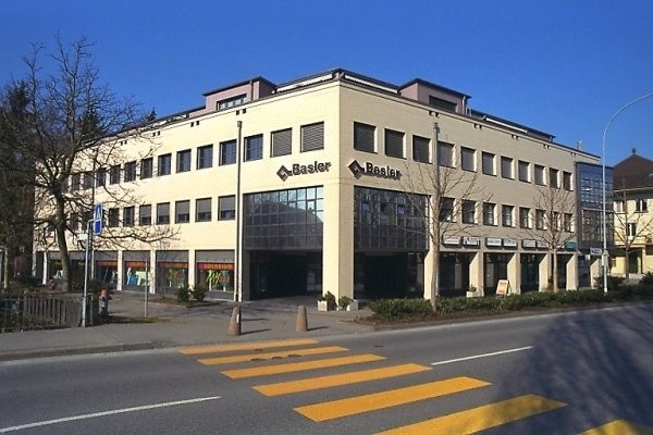 81m² shop
