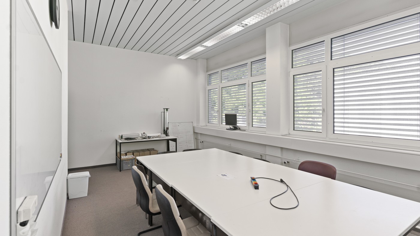 120m² office