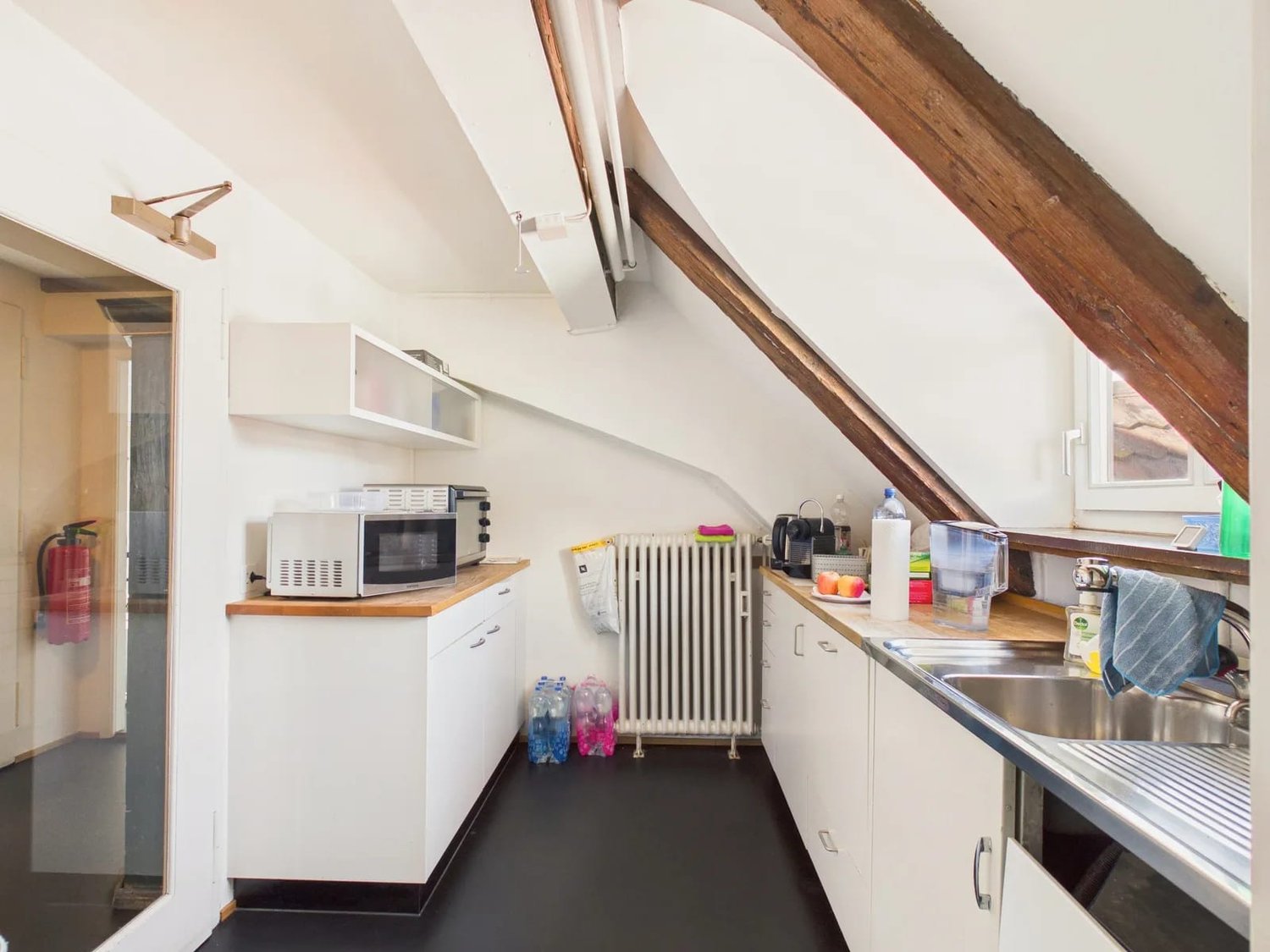 76m² office