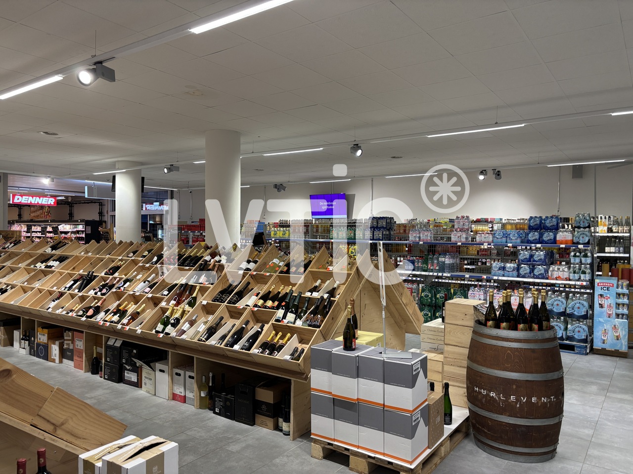342m² shop