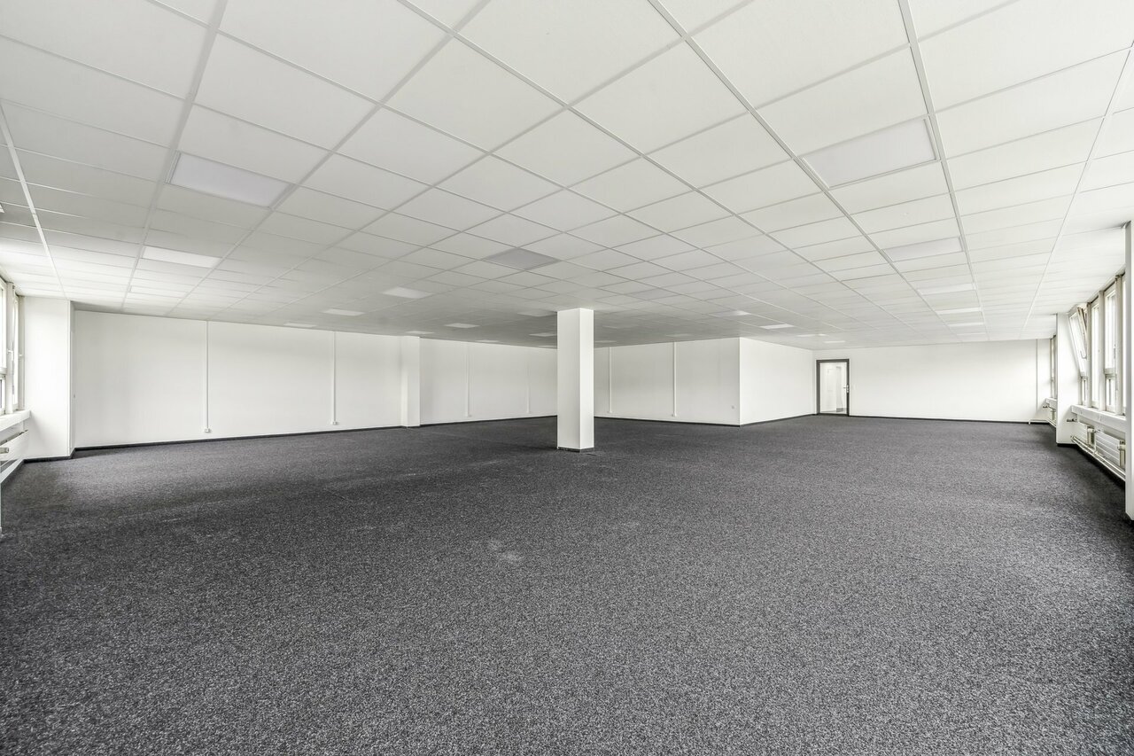 210m² office, photo 1 of 10