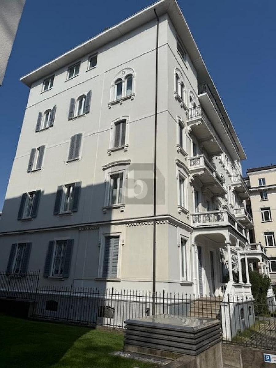 2058m² living / commercial building, photo 3 of 4