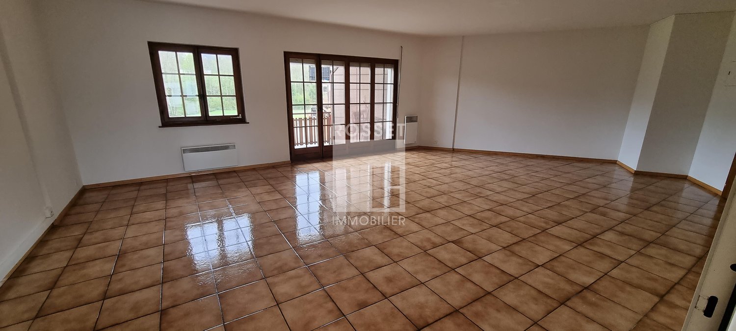 71m² shop, photo 1 of 3