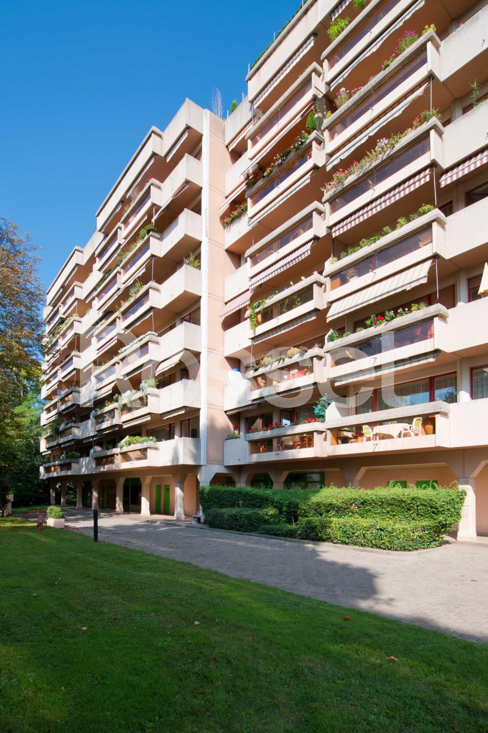 8 rooms apartment