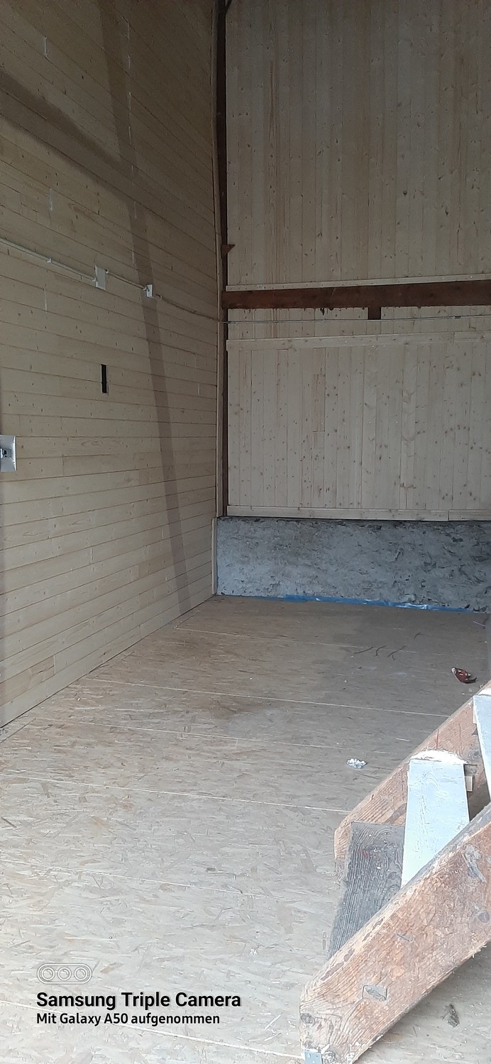 80m² commercial
description":"Storage area/warehouse 80m2 for rent  
Details:  
Area 80m2  
suitable for all goods storage/storage space  
Good and practical use possible"