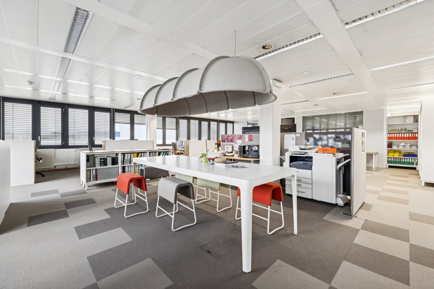 600m² office