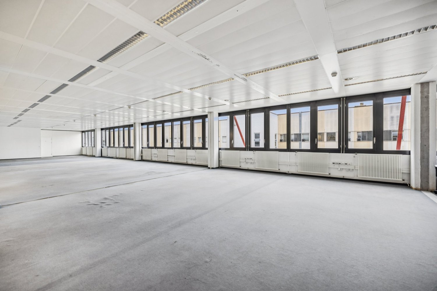 600m² office