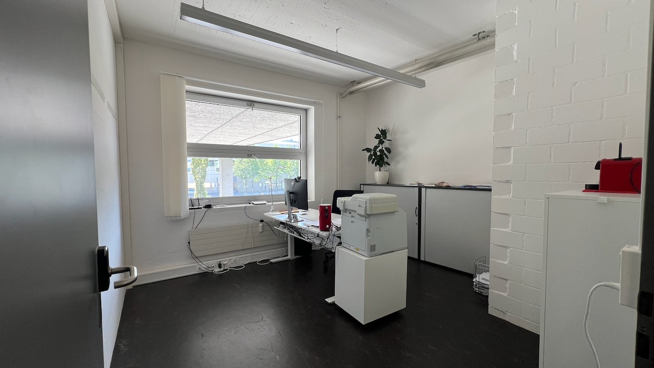 Office, photo 2 of 9