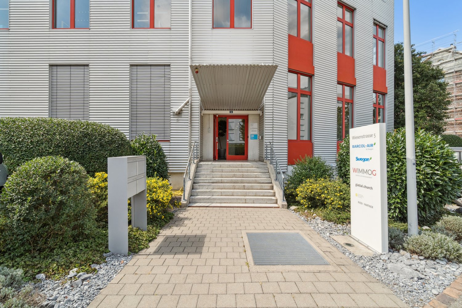 28m² office